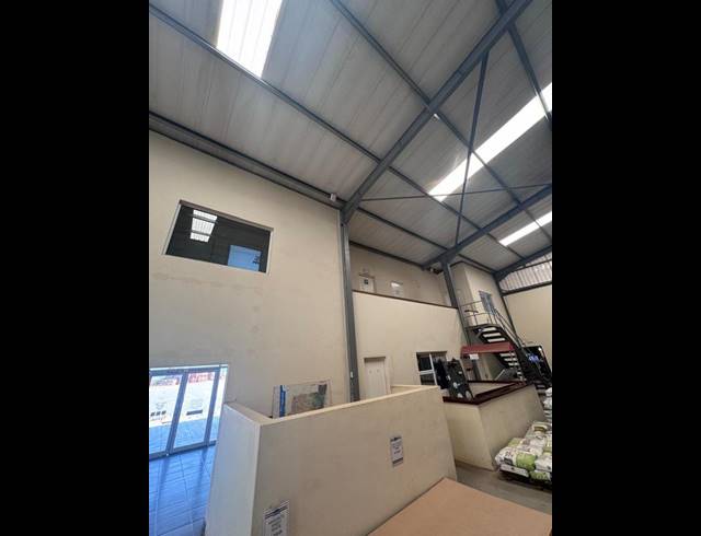 INDUSTRIAL PROPERTY TO RENT IN MERRIVALE